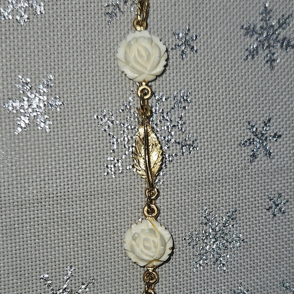 1930s Celluloid Ivory Roses and Leaf Bracelet - Picture 2 of 2